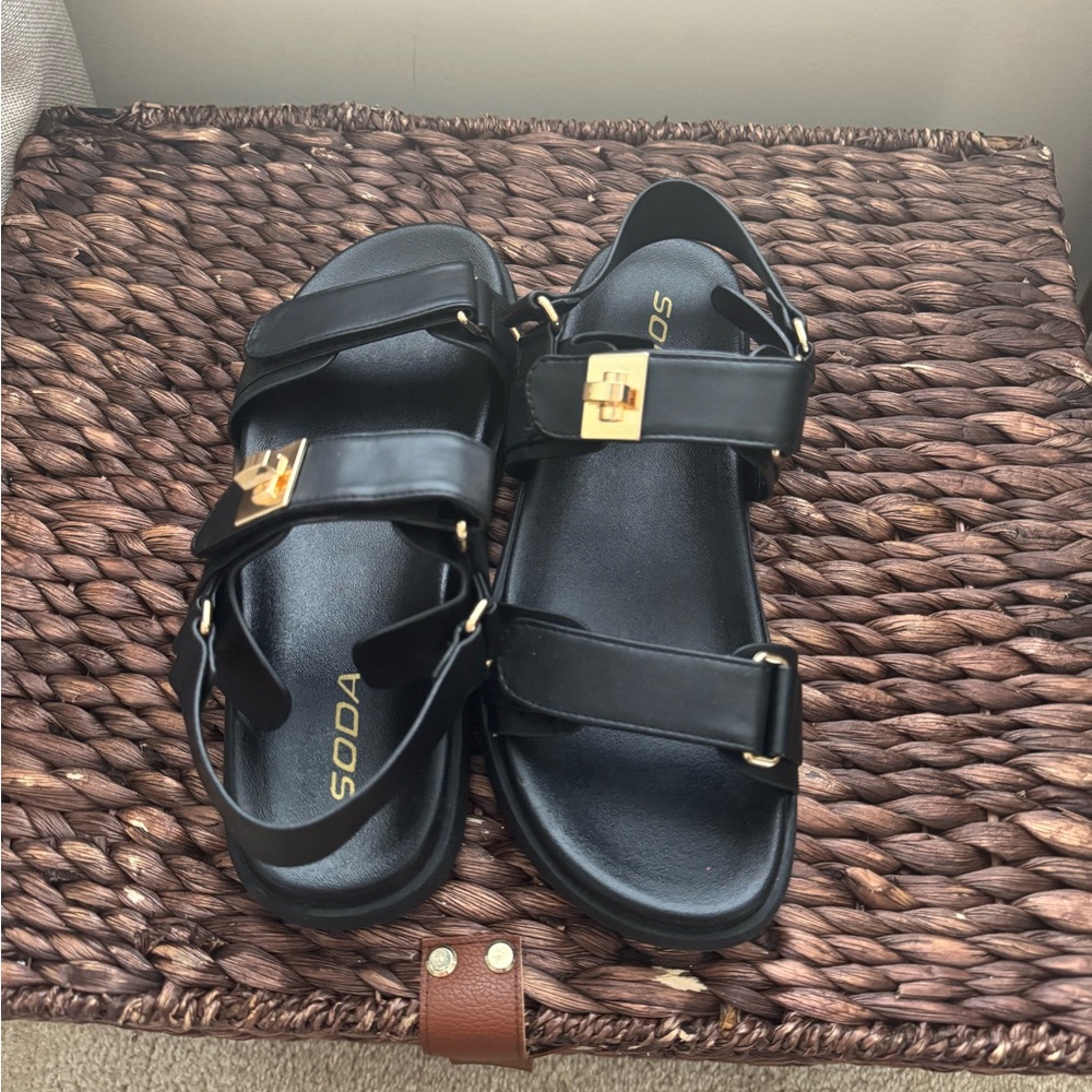 Comfort Sandals in Black